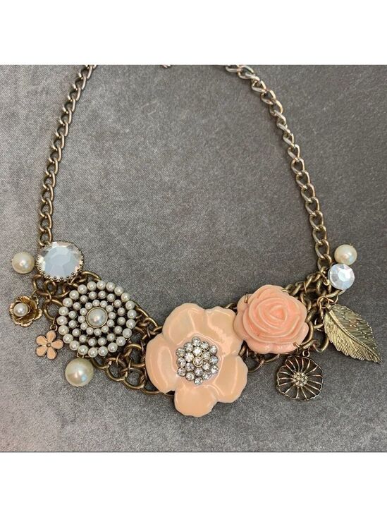 Jewelry - PEACH pink cream floral flower faux pearl leaf chunky statement necklace prom